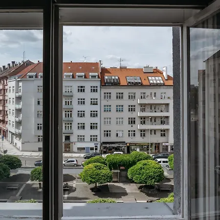 Days - 1bdr - Workspace - Near Castle *