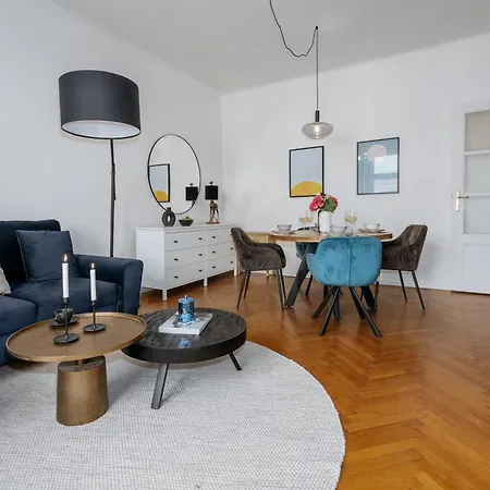 Days - 1bdr - Workspace - Near Castle Prague