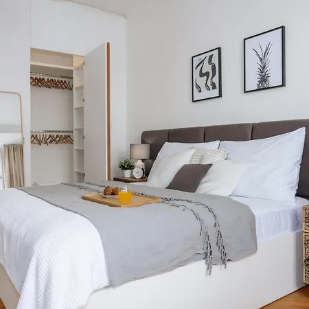 Apartment Days - 1bdr - Workspace - Near Castle *