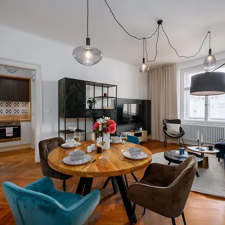 Days - 1bdr - Workspace - Near Castle Apartment *