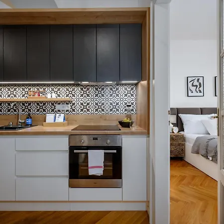Days - 1bdr - Workspace - Near Castle Apartment Prague