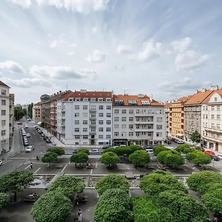 Days - 1bdr - Workspace - Near Castle Prague