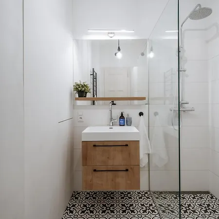 Days - One-bedroom With Netflix And Workspace Apartament